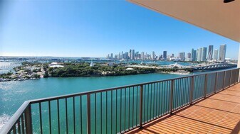1000 Venetian Way in Miami Beach, FL - Building Photo