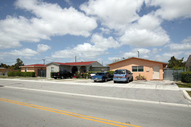 83 W 16th St in Hialeah, FL - Building Photo - Building Photo