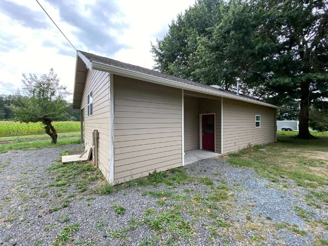 5895 Lind Rd in Everson, WA - Building Photo - Building Photo
