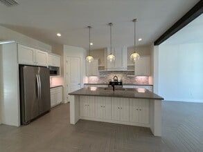 190 Lake Carnegie Ct in Laredo, TX - Building Photo - Building Photo
