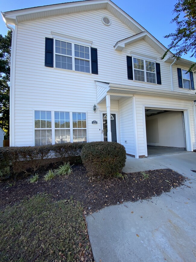 122 Misty Groves Cir in Cary, NC - Building Photo - Building Photo