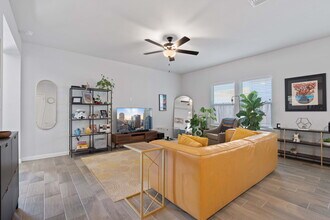 10800 Blacket Dr in Austin, TX - Building Photo - Building Photo