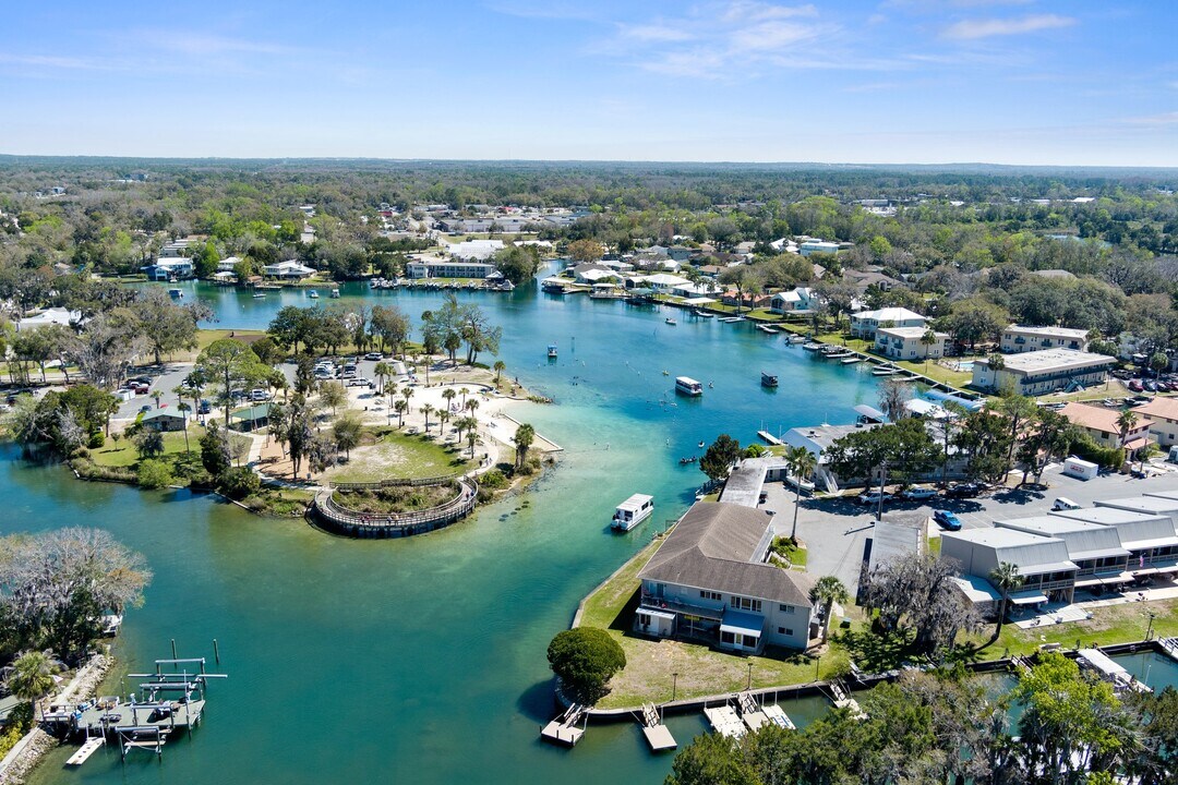 16 Beach Ln in Crystal River, FL - Building Photo
