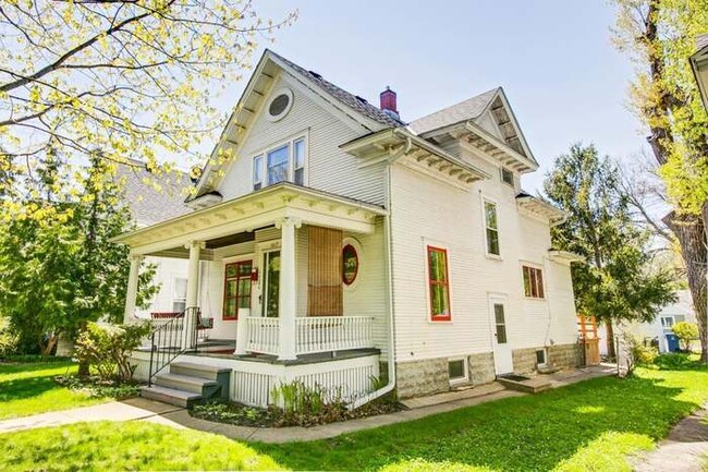 1017 24th Ave SE in Minneapolis, MN - Foto de edificio - Building Photo