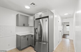 702 4th Ave in Elizabeth, NJ - Building Photo - Building Photo