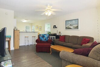 4316 McClelland Dr, Unit 1 in Wilmington, NC - Foto de edificio - Building Photo