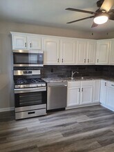 1006 Hiatt St in Carter Lake, IA - Building Photo - Building Photo