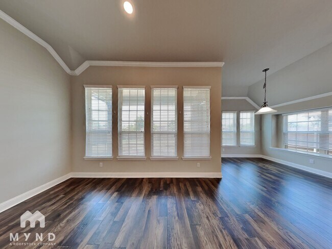 523 Pineview Dr in Euless, TX - Building Photo - Building Photo