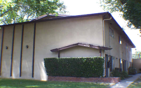 4752 Canoga St in Montclair, CA - Foto de edificio - Building Photo