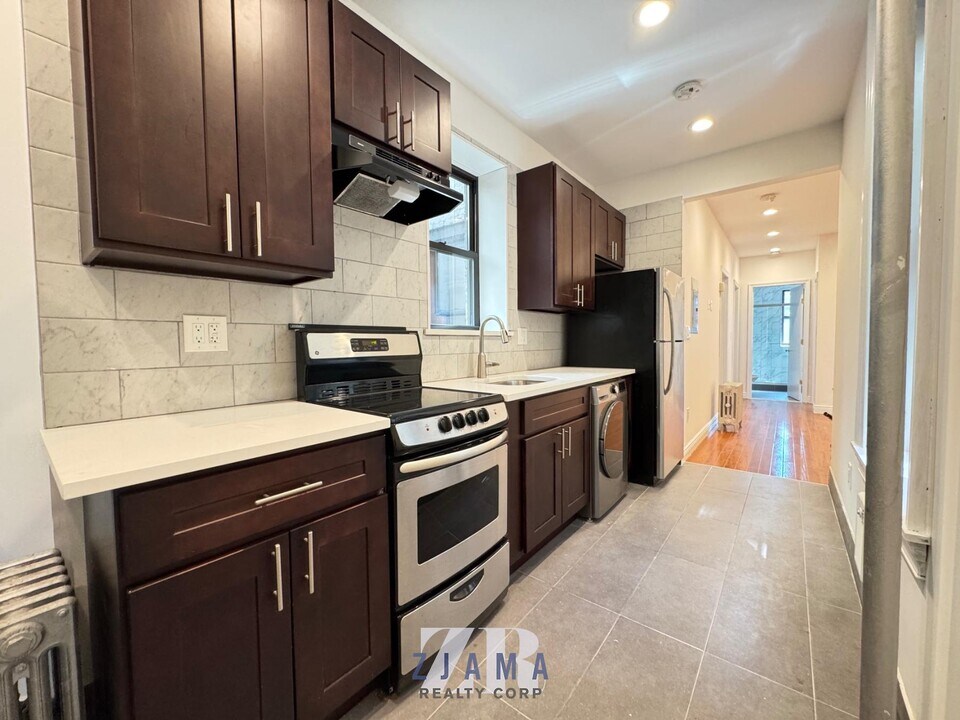 471 Seventh Avenue in Brooklyn, NY - Building Photo