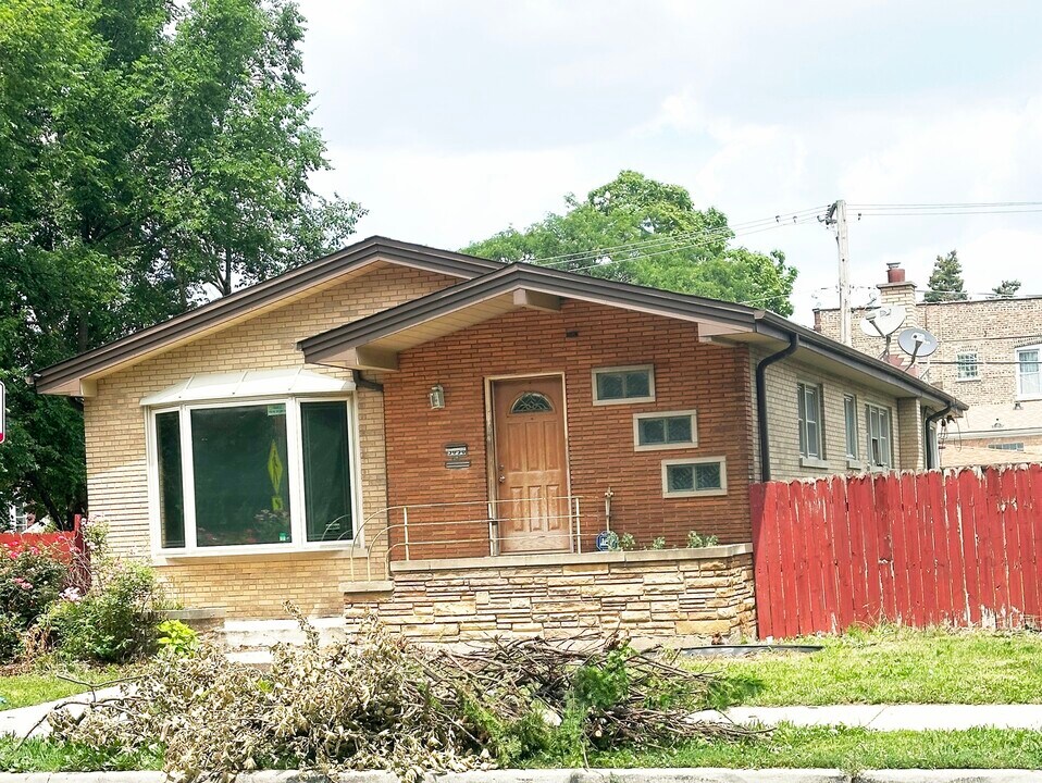 3056 W Marquette Rd in Chicago, IL - Building Photo