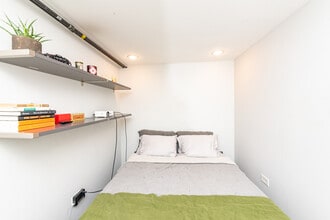 2833 N Albany Ave, Unit G in Chicago, IL - Building Photo - Building Photo