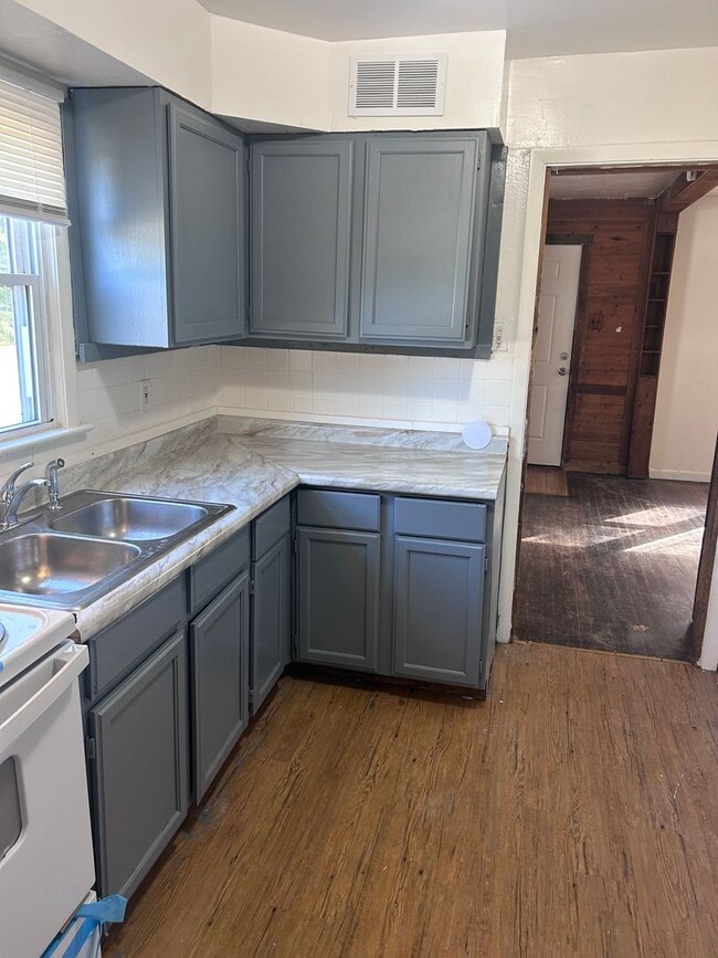 9122 Loganberry Ln in St. Louis, MO - Building Photo - Building Photo