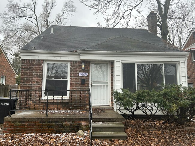 property at 17639 Lenore Ave