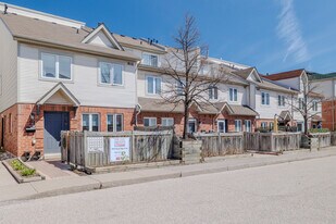 Parkwest Place in Mississauga, ON - Building Photo