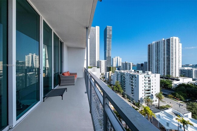 350 NE 24th St, Unit 1104 in Miami, FL - Building Photo - Building Photo