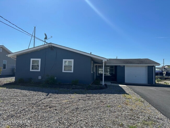 831 Anchor Dr in Forked River, NJ - Building Photo - Building Photo