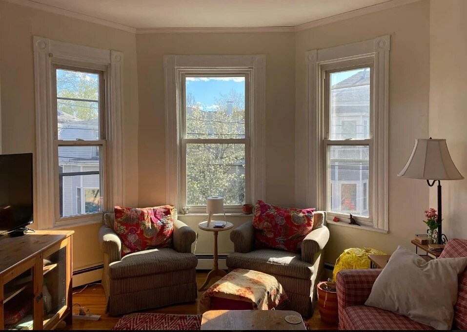 9 Houghton St, Unit 2 in Somerville, MA - Building Photo