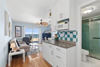 16 Navy Rd in Montauk, NY - Building Photo - Building Photo