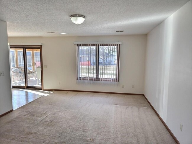 1624 Blue Jay Blvd in Fairmont, MN - Building Photo - Building Photo