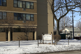 John F. Kennedy Plaza in Lorain, OH - Foto de edificio - Building Photo