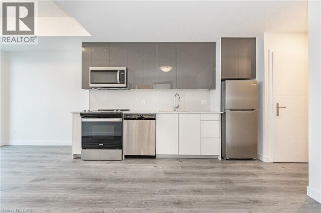 60 Frederick St in Kitchener, ON - Building Photo - Building Photo