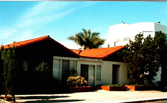 445 MONTEREY BL in Hermosa Beach, CA - Foto de edificio