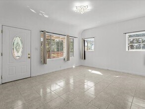 1635 McCollum St in Los Angeles, CA - Foto de edificio - Building Photo