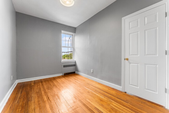 property at 2 Chapman Pl