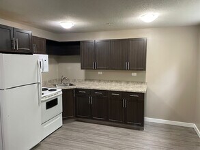 2058 Wallace St in Regina, SK - Building Photo - Building Photo