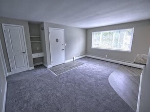 Village Green Court Apartments in Williamsville, NY - Foto de edificio - Building Photo