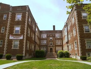 Ashwood Courts in Cleveland, OH - Foto de edificio - Building Photo