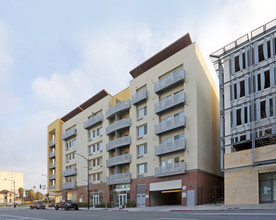 Donner Lofts in San Jose, CA - Foto de edificio - Building Photo