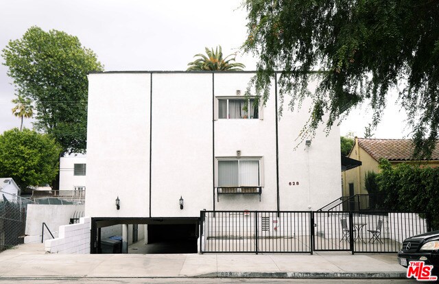 628 Huntley Dr-Unit -3 in West Hollywood, CA - Building Photo