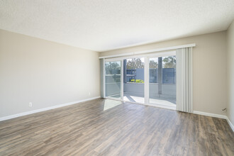 Forest Glenn Apartments in Vallejo, CA - Building Photo - Interior Photo