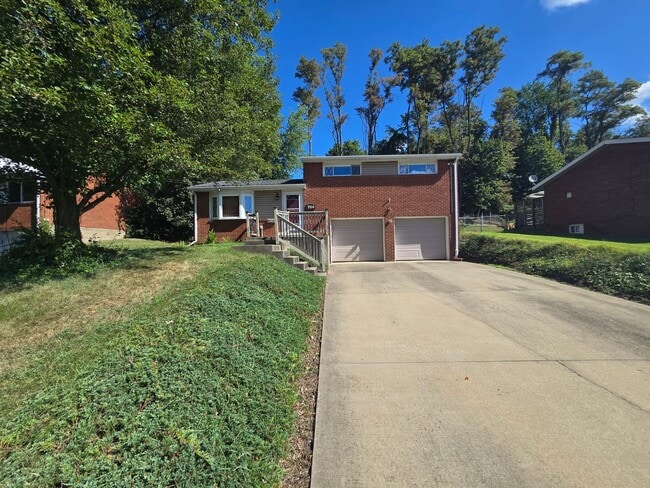704 Garden City Dr in Monroeville, PA - Building Photo - Building Photo