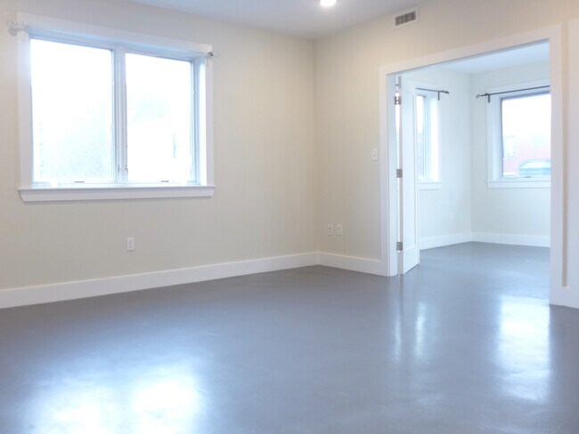 89 W Springfield St, Unit 5 in Boston, MA - Foto de edificio - Building Photo