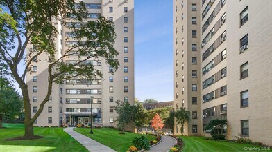 1 Fordham Hill Oval in Bronx, NY - Building Photo - Building Photo