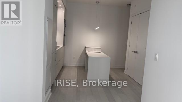 11 Yorkville Ave in Toronto, ON - Building Photo - Building Photo