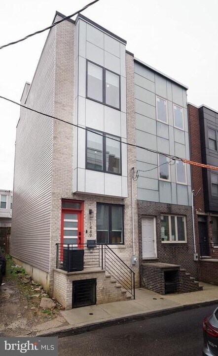 1449 N Myrtlewood St in Philadelphia, PA - Building Photo