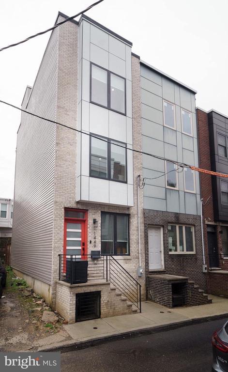 property at 1449 N Myrtlewood St