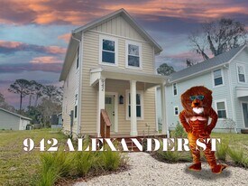 942 Alexander St in St. Augustine, FL - Building Photo