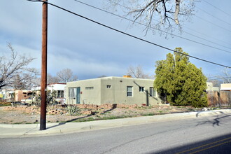 200-202 Aliso Dr in Albuquerque, NM - Building Photo - Building Photo