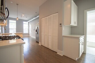 1728 W 21st Pl, Unit 1F in Chicago, IL - Building Photo - Building Photo