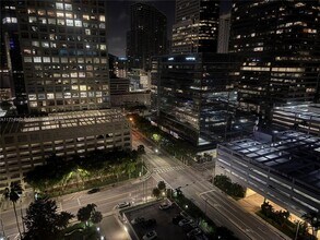 801 Brickell Bay Dr, Unit 2064 in Miami, FL - Building Photo - Building Photo