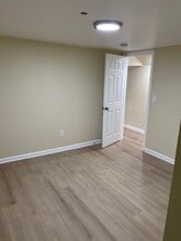 529 Irving St NW, Unit 2 in Washington, DC - Foto de edificio - Building Photo