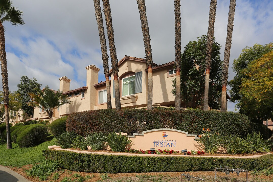 Fieldstone Tristan in El Cajon, CA - Foto de edificio