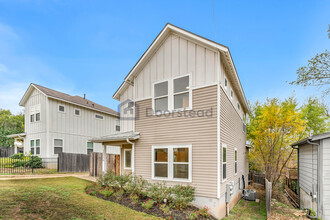 5006 Baker St in Austin, TX - Foto de edificio - Building Photo