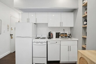 78 Kenmare St in New York, NY - Building Photo - Building Photo