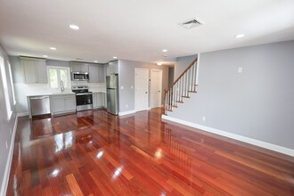 70 Mt Hope St in Boston, MA - Building Photo - Building Photo